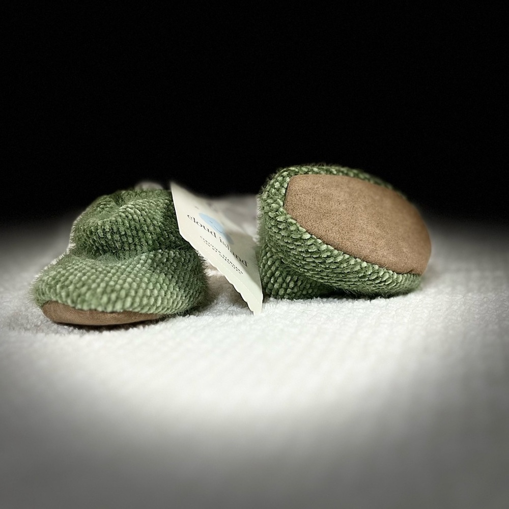 Green Baby Booties with Tan Soles — UNISEX — NEW w TAGS!! — cloud island
